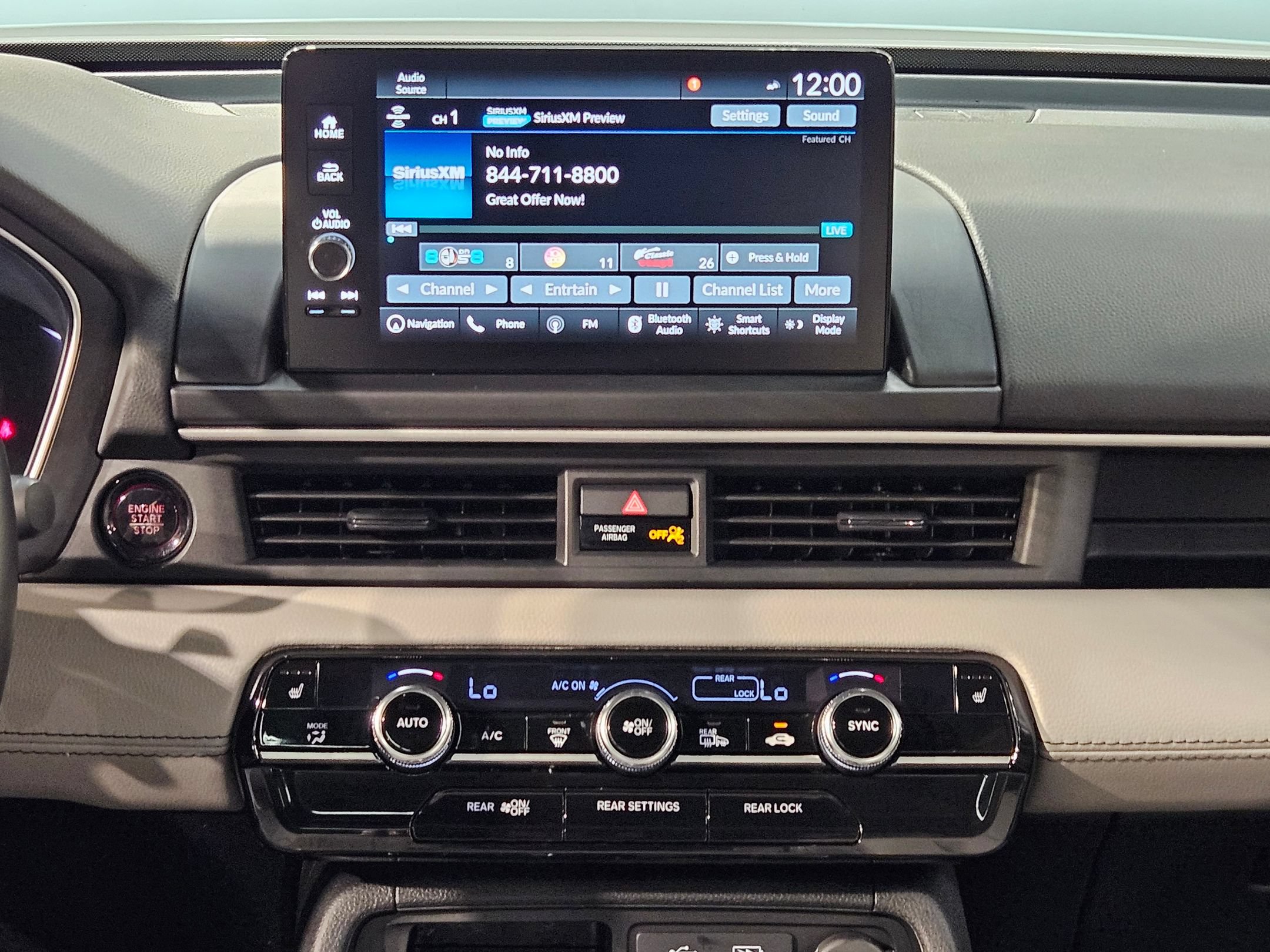 Used 2025 Honda Pilot Touring image 16