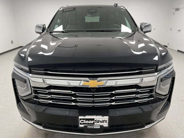 Used 2025 Chevrolet Suburban Premier AWD/4WD image 3