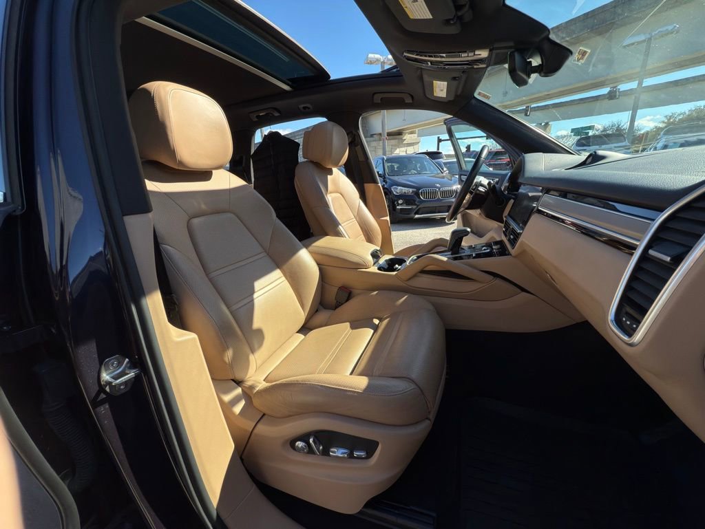 Used 2019 Porsche Cayenne image 40