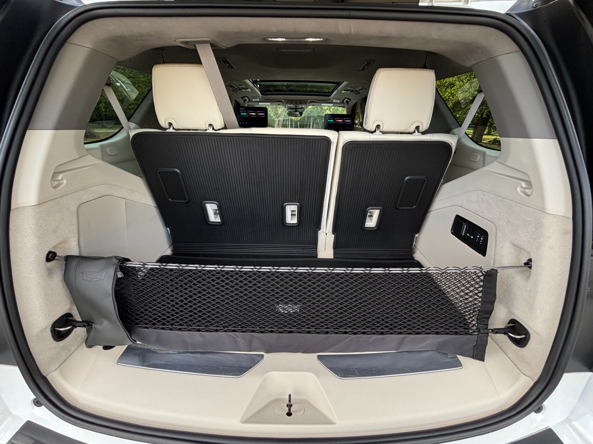 Used 2024 Cadillac Escalade Premium Luxury Platinum w/ LPO, Floor Liner Package AWD/4WD image 30