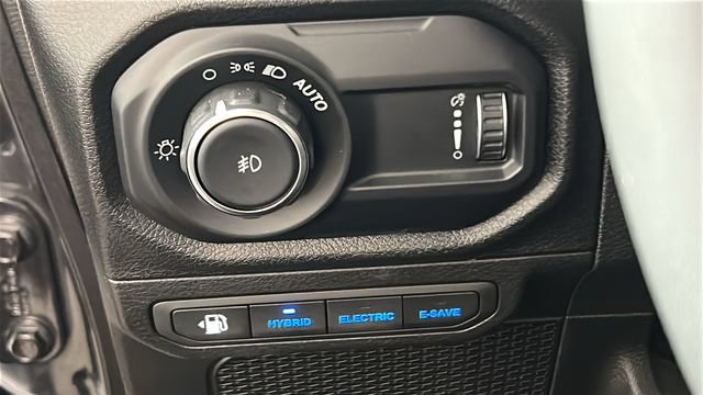 Used 2024 Jeep Wrangler Unlimited w/ Convenience Group AWD/4WD image 19