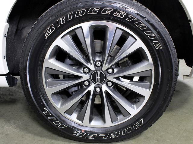 Used 2016 Lincoln Navigator Select image 12