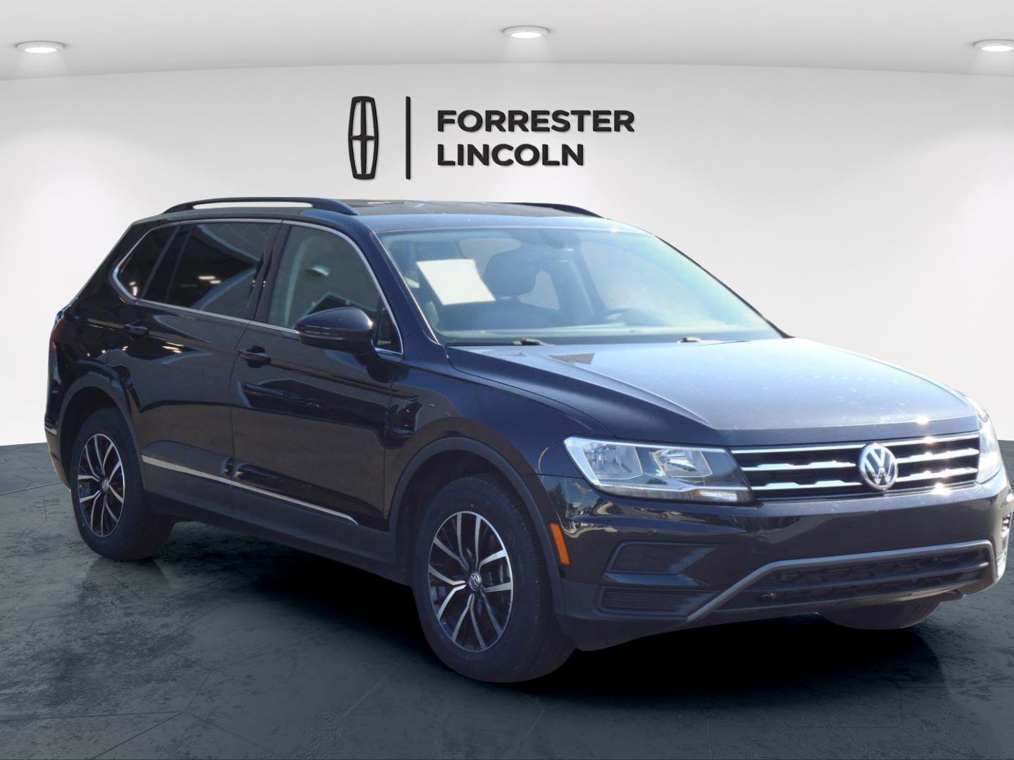 Used 2021 Volkswagen Tiguan SE image 1