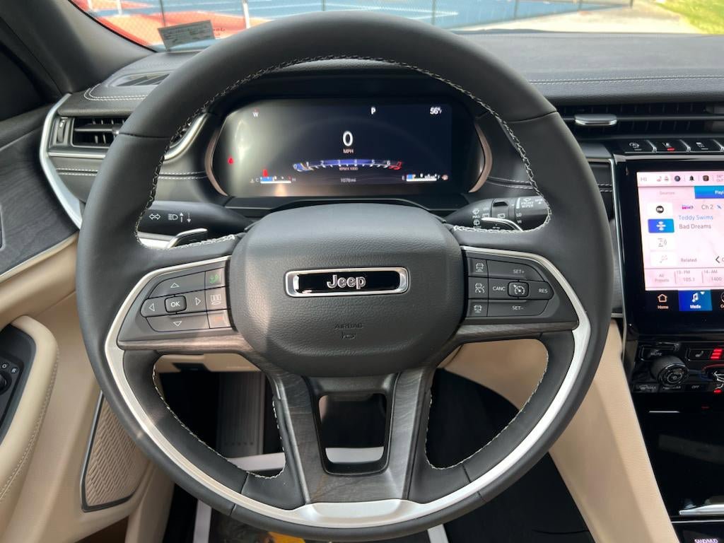 New 2024 Jeep Grand Cherokee Limited w/ Luxury Tech Group II AWD/4WD image 14