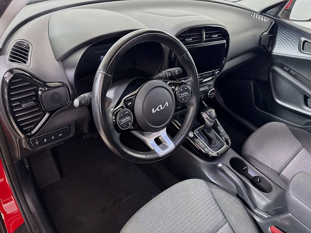 Used 2023 Kia Soul EX image 9
