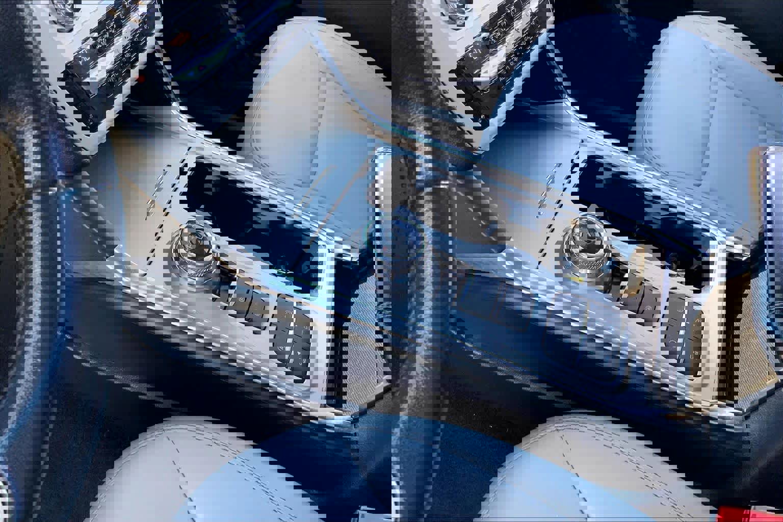 Used 2021 Ford Explorer XLT w/ Equipment Group 202A image 17