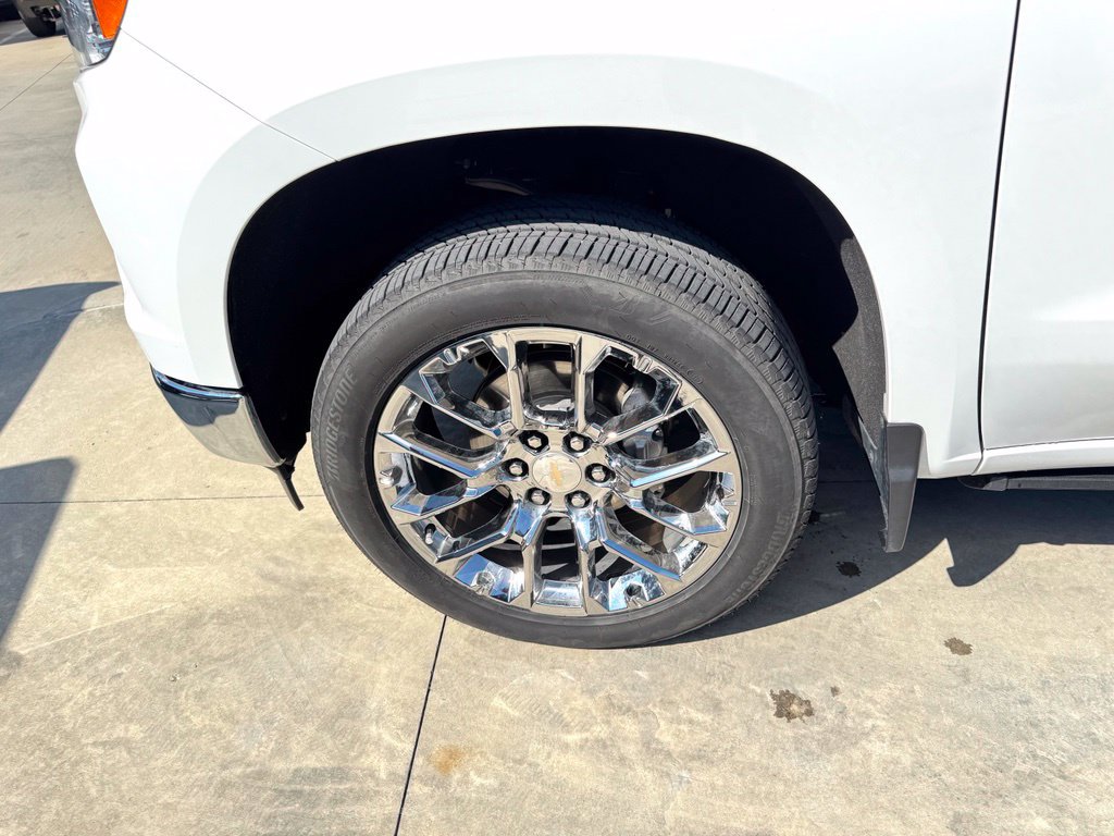 Used 2025 Chevrolet Silverado 1500 LTZ AWD/4WD image 9