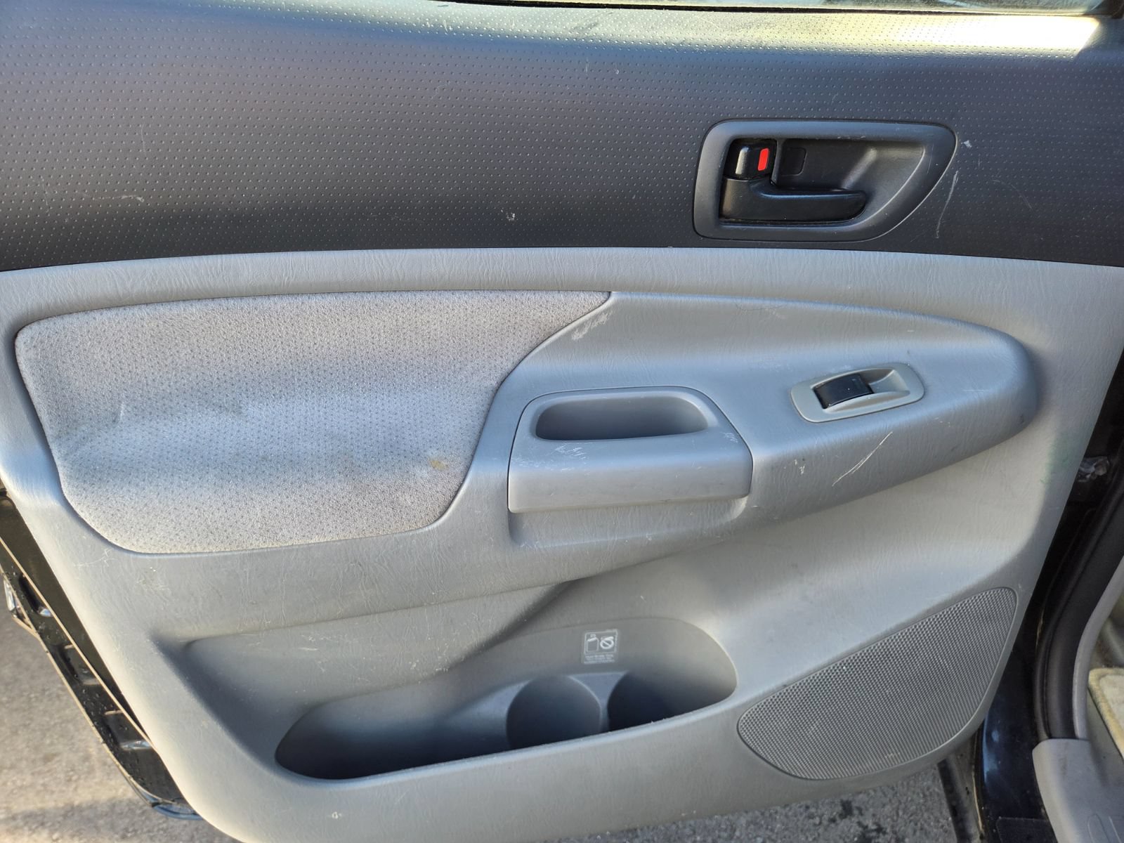 Used 2005 Toyota Tacoma PreRunner RWD image 9