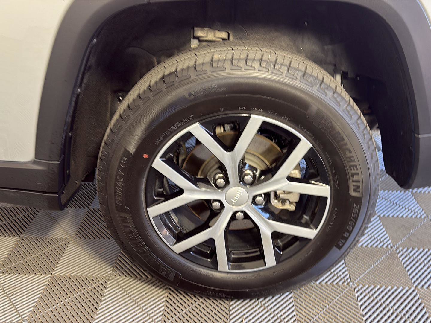 Used 2023 Jeep Grand Cherokee Limited AWD/4WD image 15