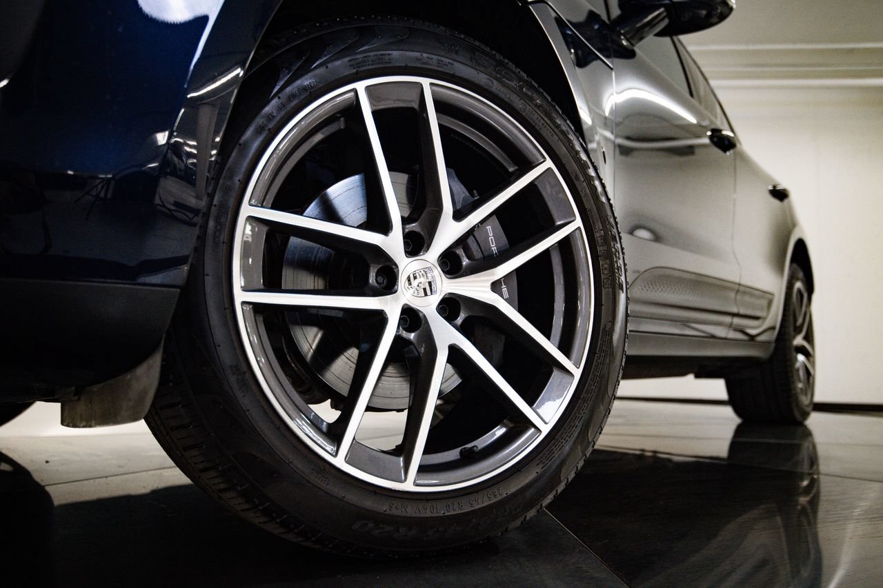 Certified 2023 Porsche Macan AWD/4WD image 12