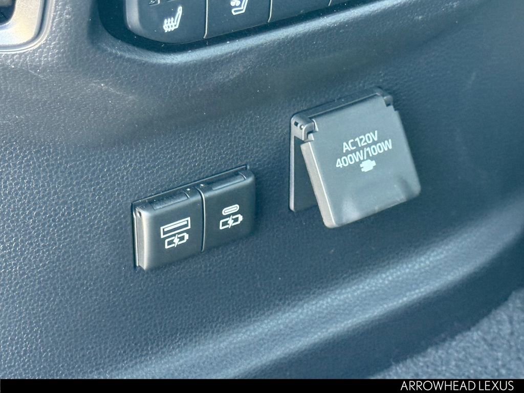 Used 2025 Toyota Sequoia Capstone image 29