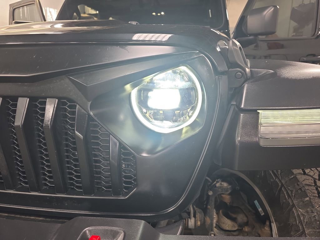 Used 2023 Jeep Wrangler Unlimited Rubicon w/ Xtreme Recon 35" Tire Package AWD/4WD image 28