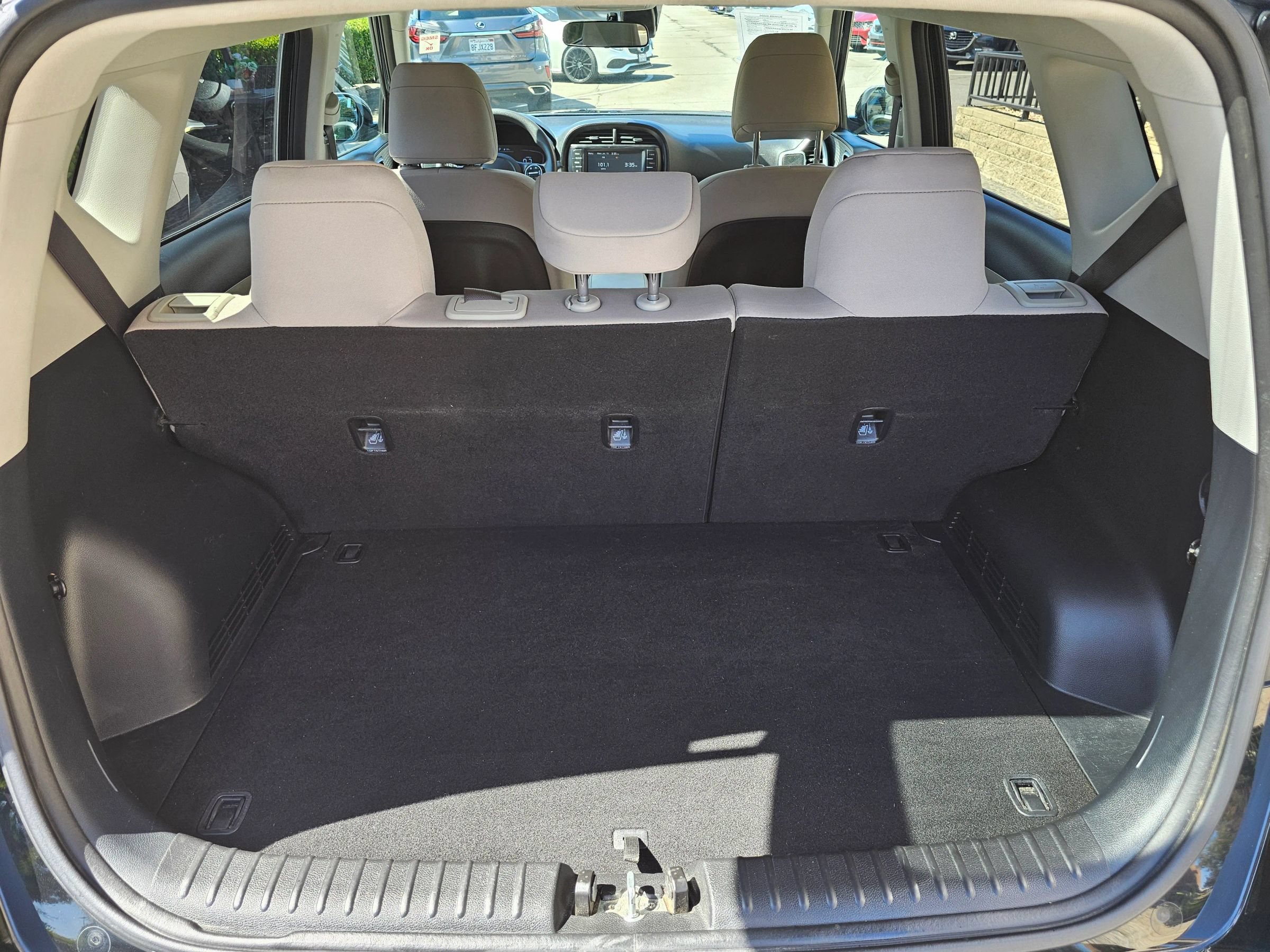 Used 2023 Kia Soul LX FWD image 25