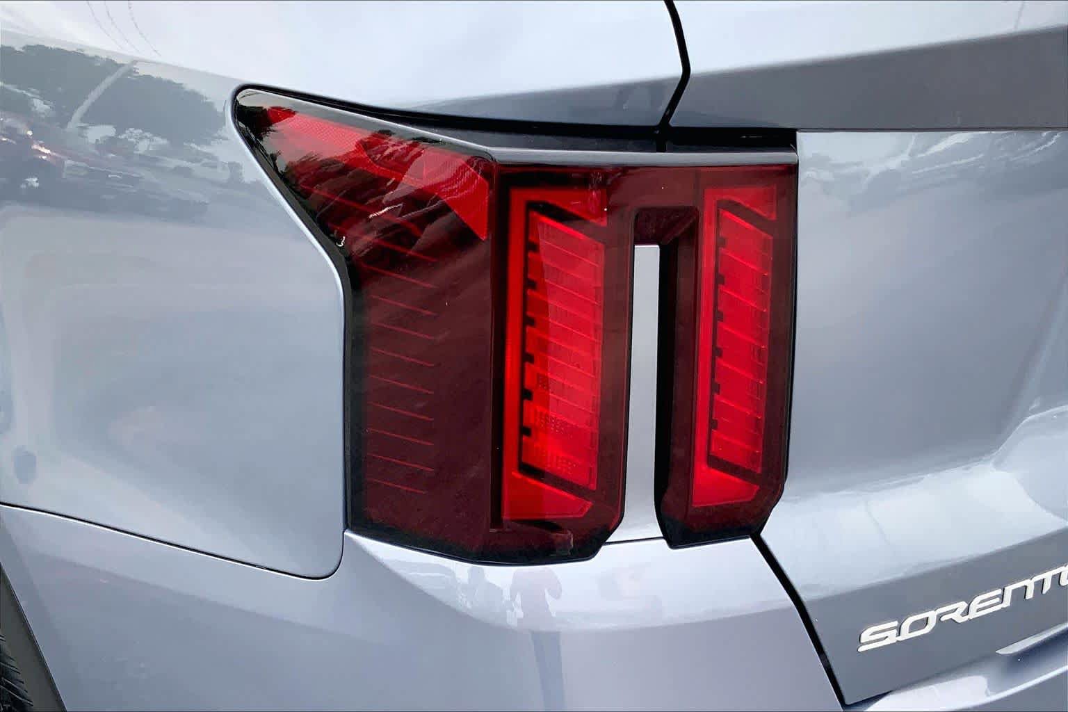 Used 2025 Kia Sorento LX FWD image 25