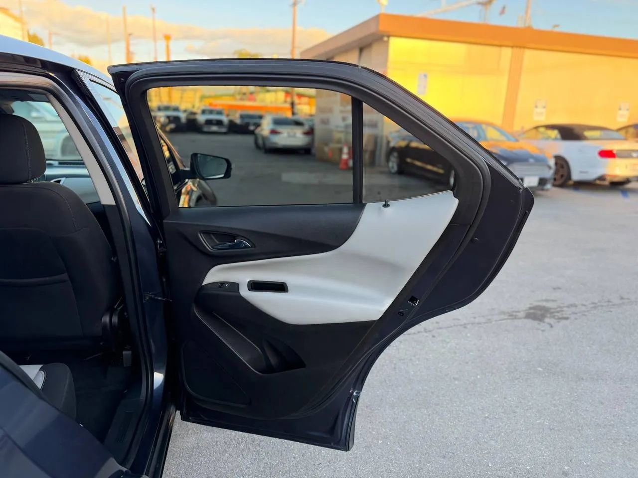 Used 2018 Chevrolet Equinox LT image 25