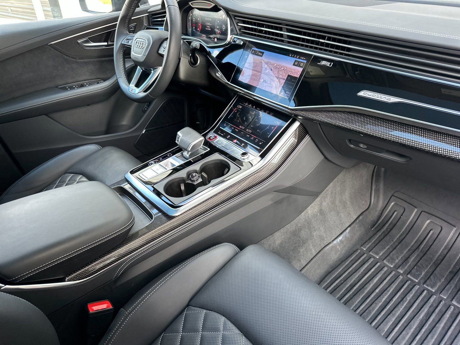 Used 2024 Audi SQ7 Prestige AWD/4WD image 17
