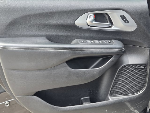 Used 2020 Chrysler Pacifica Limited w/ Advanced Safetytec Group image 14