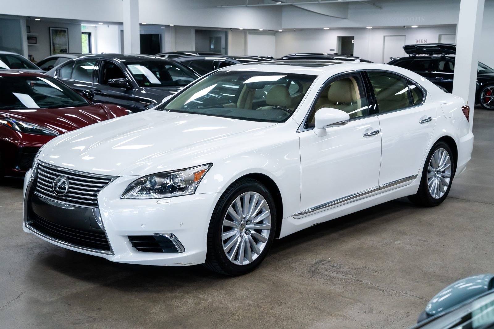Used 2014 Lexus LS 460 w/ Comfort Package RWD image 3