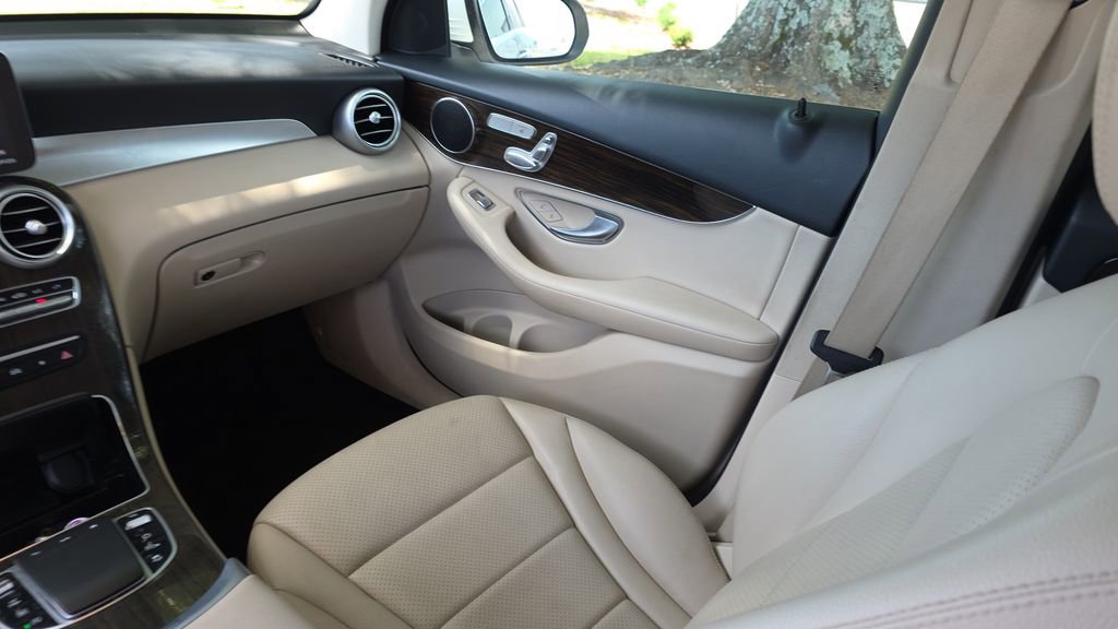 Certified 2022 Mercedes-Benz GLC 300 image 29