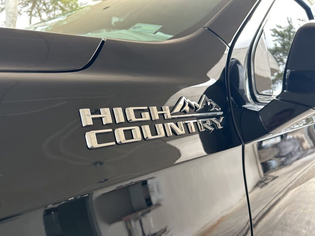 Used 2024 Chevrolet Suburban High Country w/ Advanced Technology Package image 17