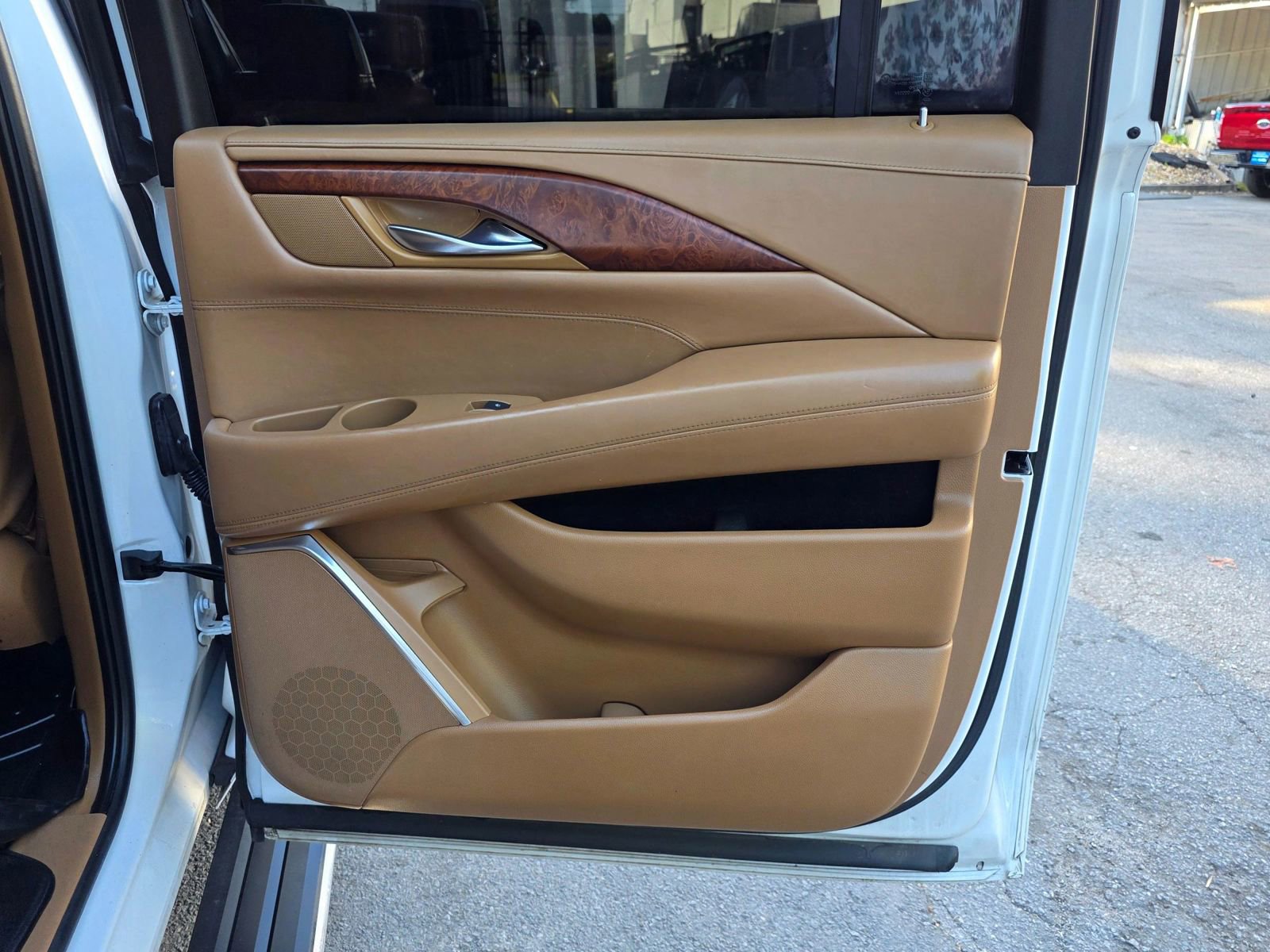 Used 2016 Cadillac Escalade ESV Platinum RWD image 34