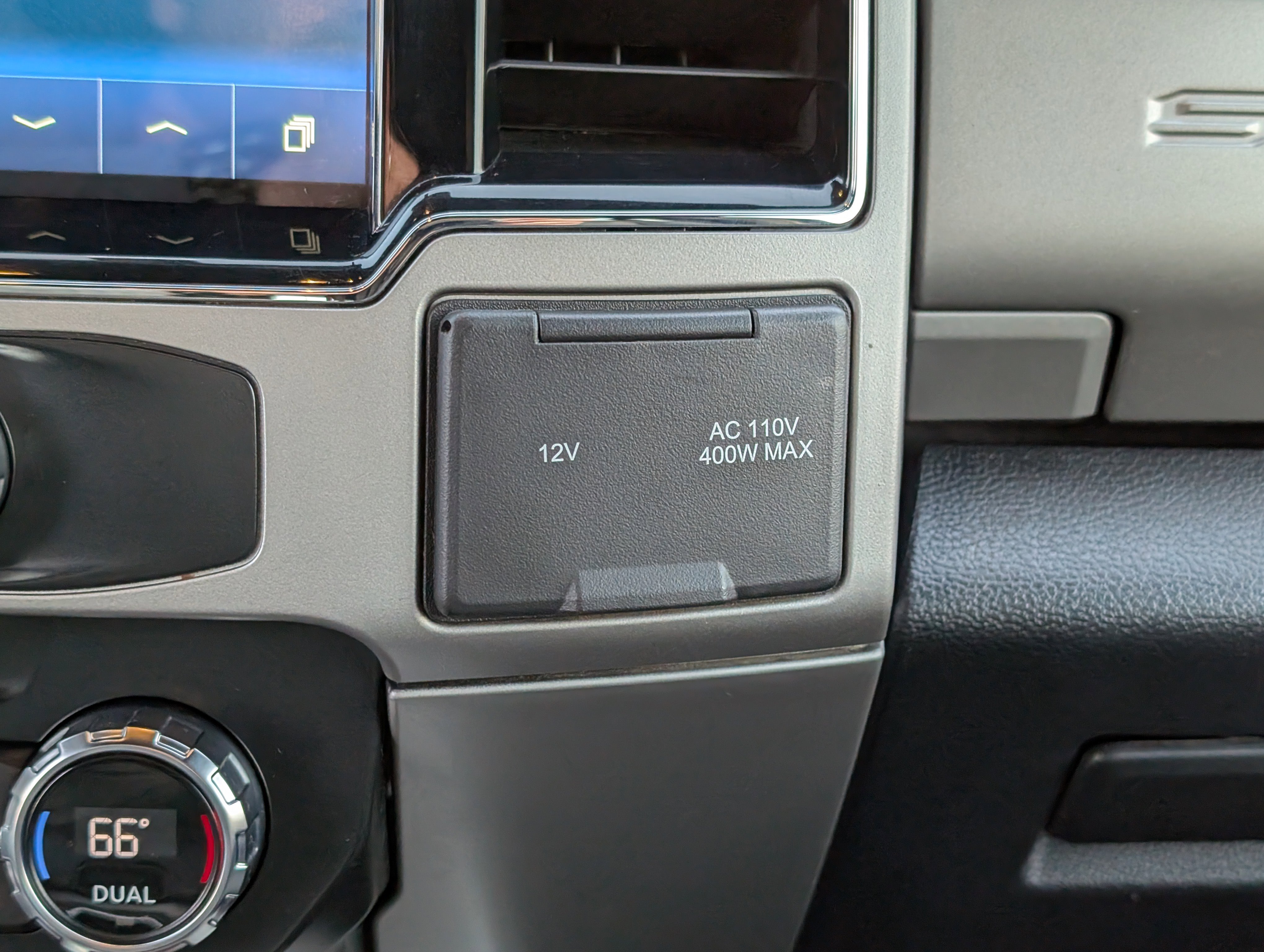 Used 2022 Ford F250 Lariat w/ Black Appearance Package image 26