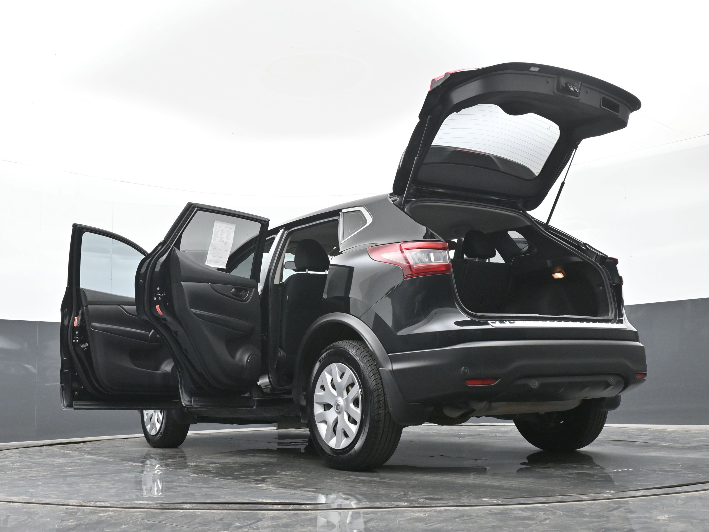 Used 2020 Nissan Rogue Sport S image 50