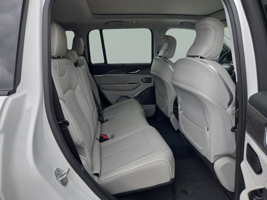 Certified 2023 Jeep Grand Cherokee Overland w/ Luxury Tech Group IV image 21