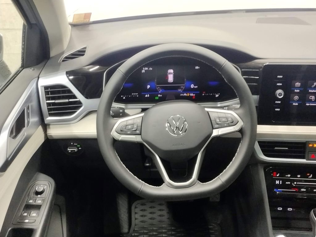 Used 2025 Volkswagen Taos SE image 35