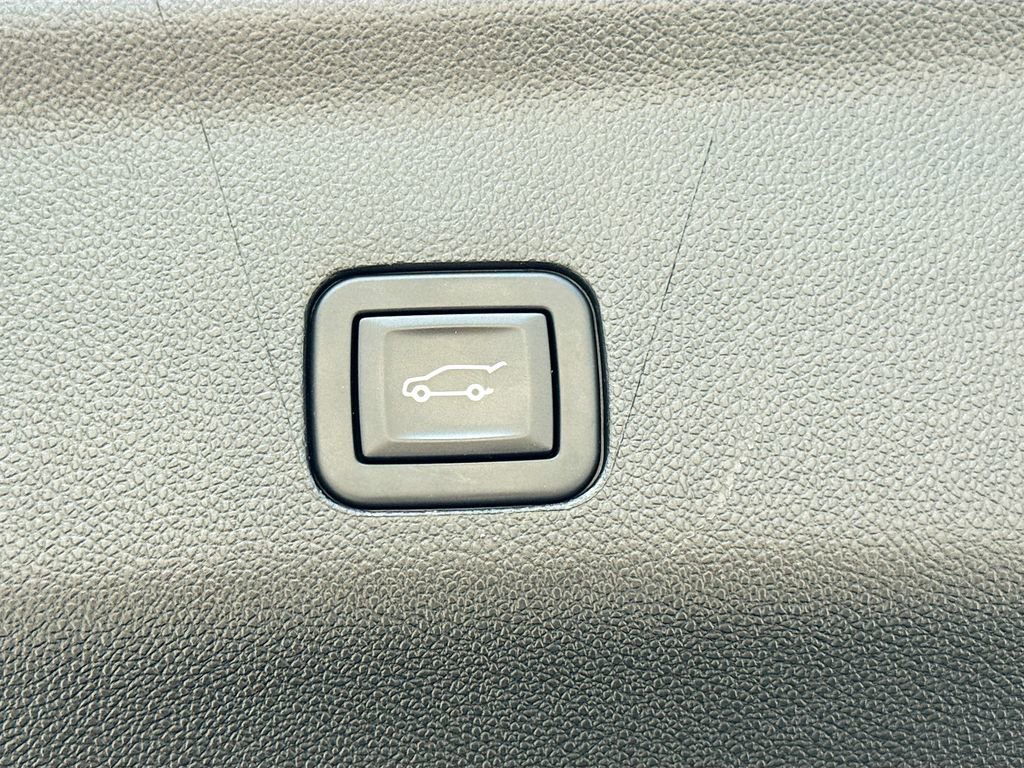 Used 2024 GMC Yukon Denali RWD image 14