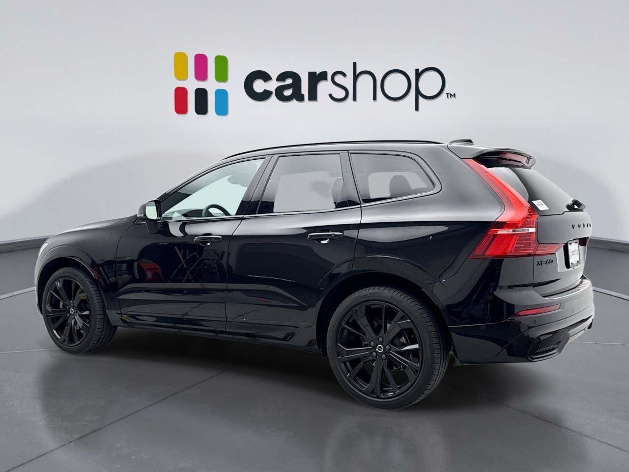 Used 2024 Volvo XC60 B5 Ultimate w/ Protection Package Premier AWD/4WD image 3