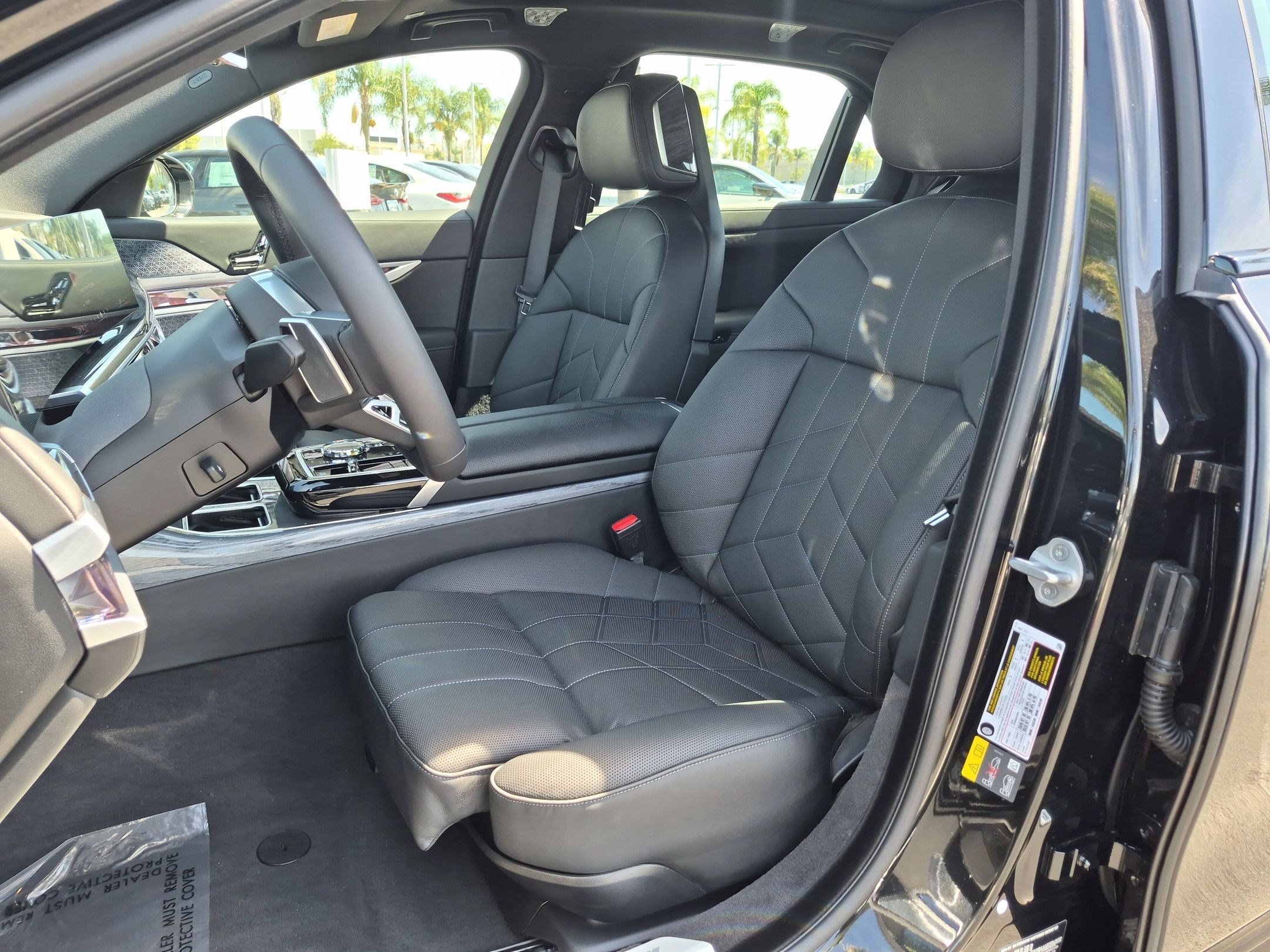 Used 2025 BMW i7 eDrive50 w/ M Sport Package RWD image 16