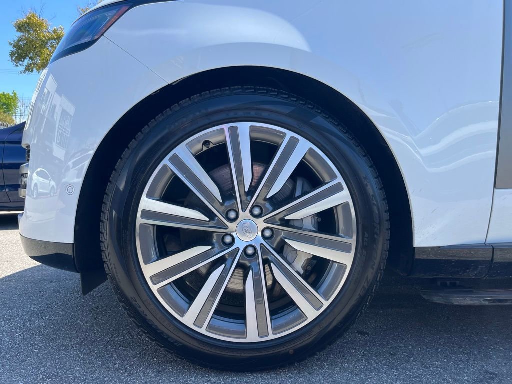 Used 2023 Land Rover Range Rover Long Wheelbase SE image 12