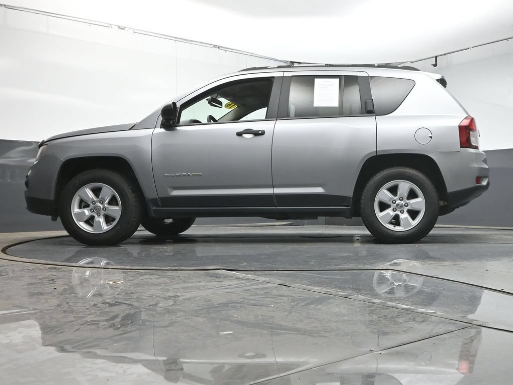 Used 2016 Jeep Compass Sport FWD image 32