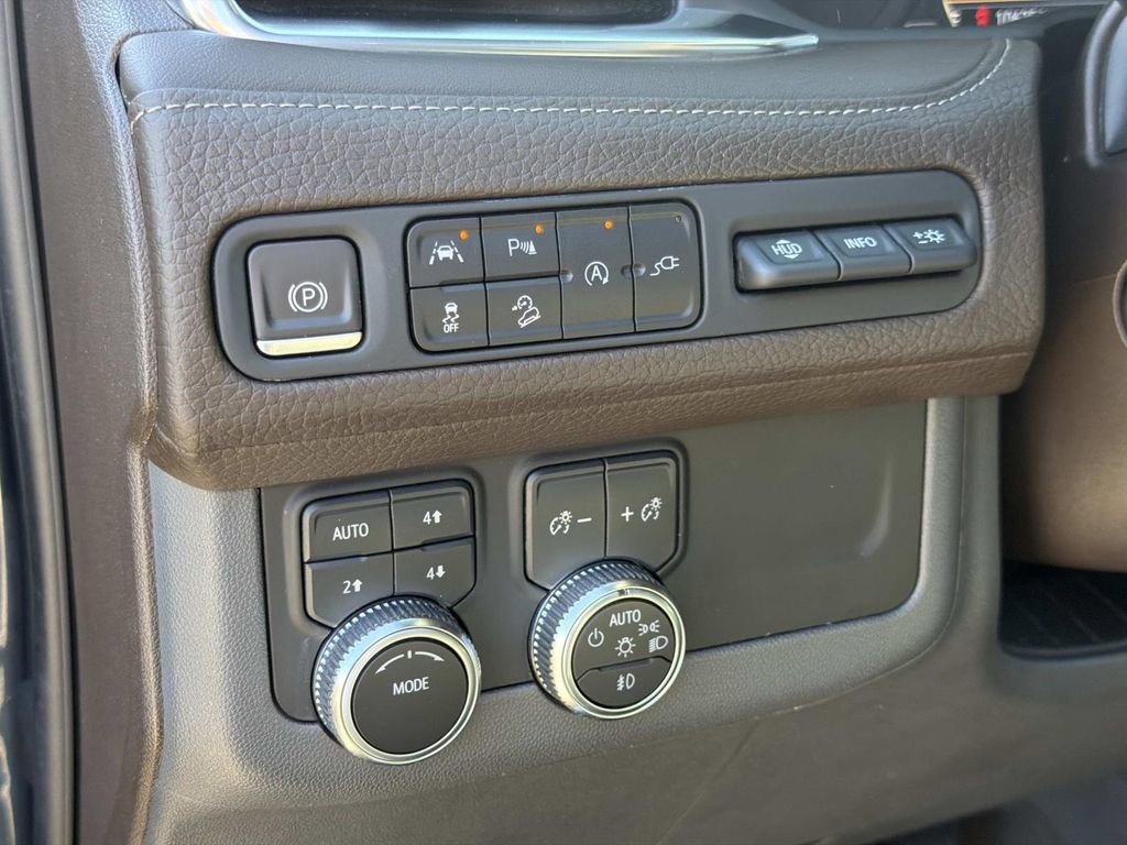 Used 2021 GMC Yukon Denali w/ Denali Premium Package image 28