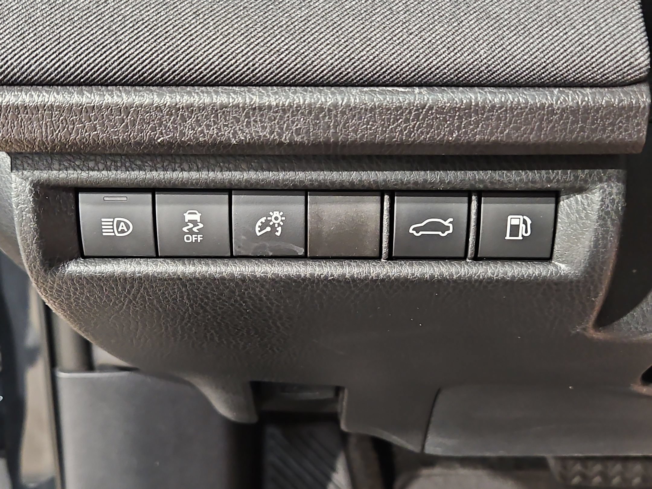 Used 2025 Toyota Camry LE w/ Convenience Package FWD image 26