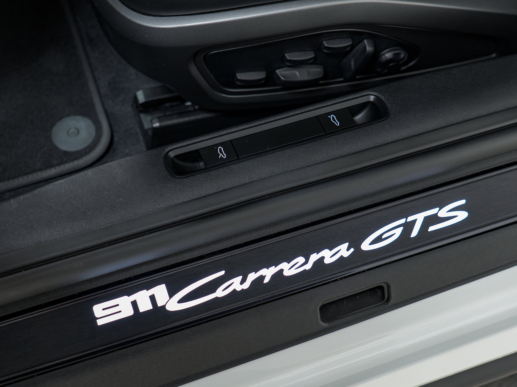 Certified 2024 Porsche 911 Carrera GTS image 15