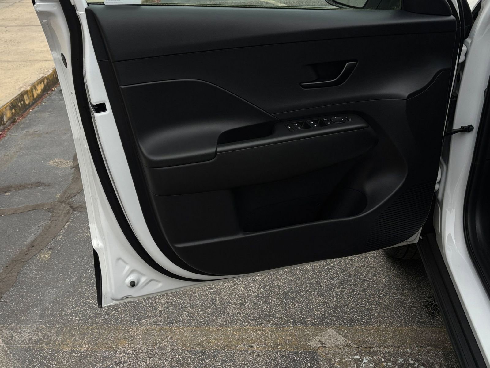 Used 2025 Hyundai Kona SEL image 20