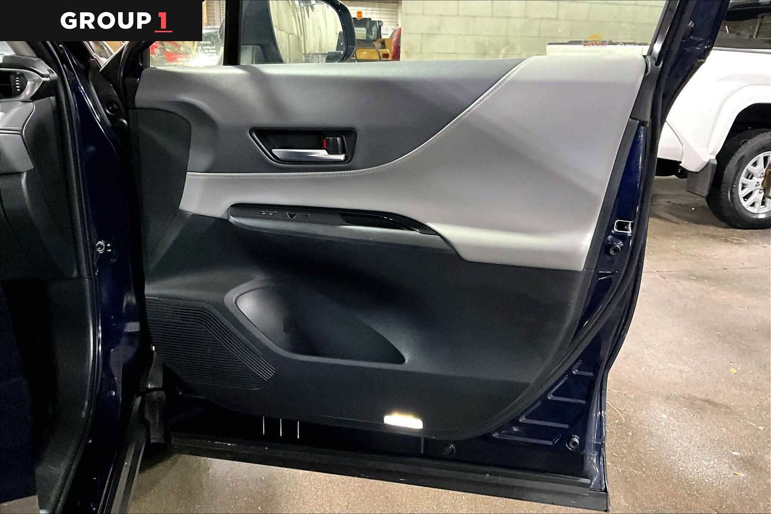 Certified 2021 Toyota Venza LE image 22