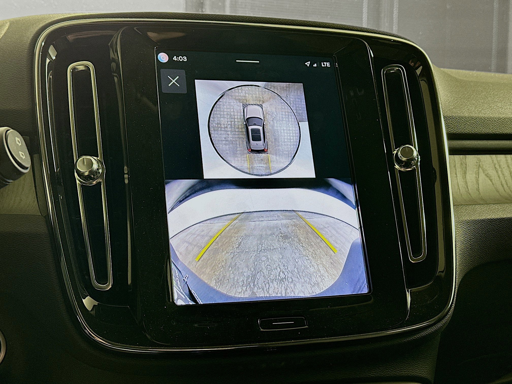 Used 2025 Volvo XC40 B5 Plus image 23