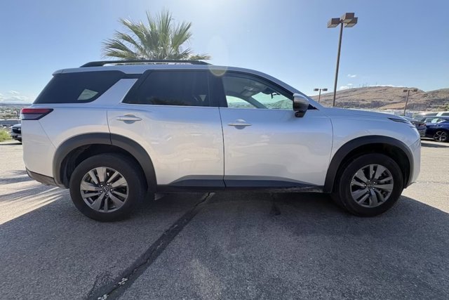 Used 2025 Nissan Pathfinder SV AWD/4WD image 6