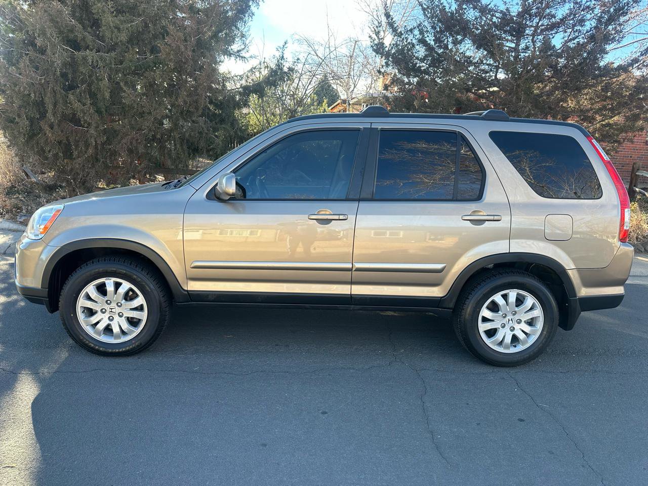 Used 2005 Honda CR-V EX image 2