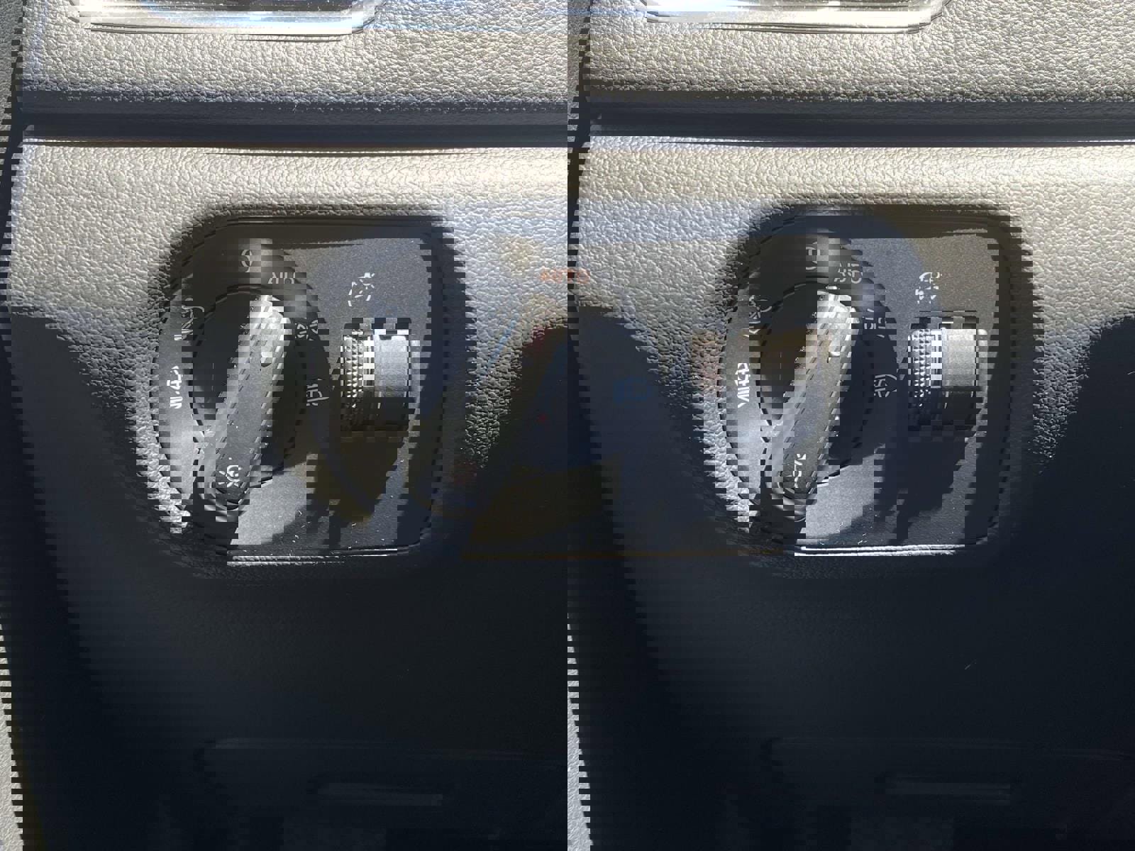 Used 2018 Audi Q3 2.0T Premium Plus w/ Premium Plus Package FWD image 20