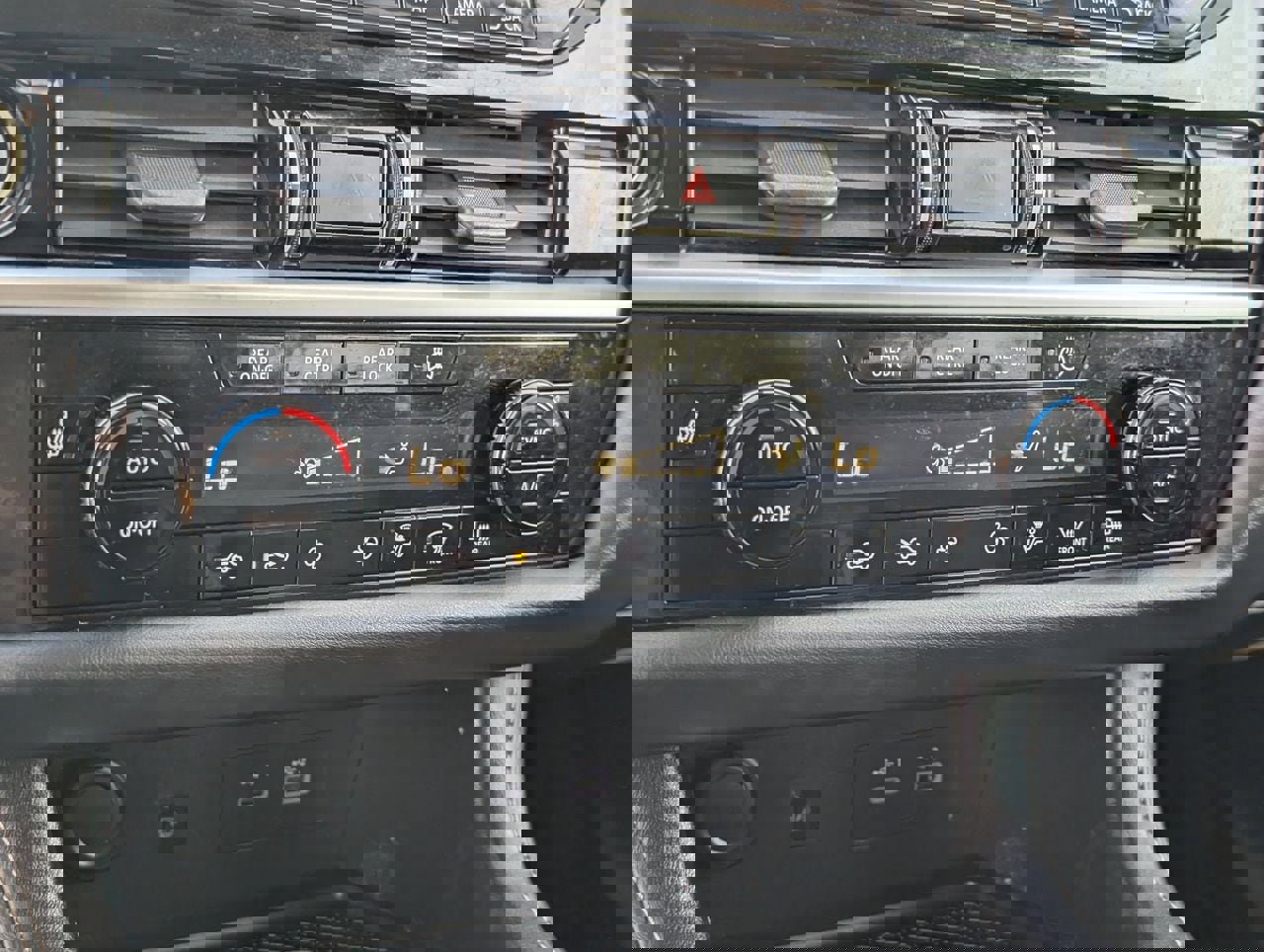 Certified 2024 Nissan Pathfinder SL w/ Black Appearance Package image 15