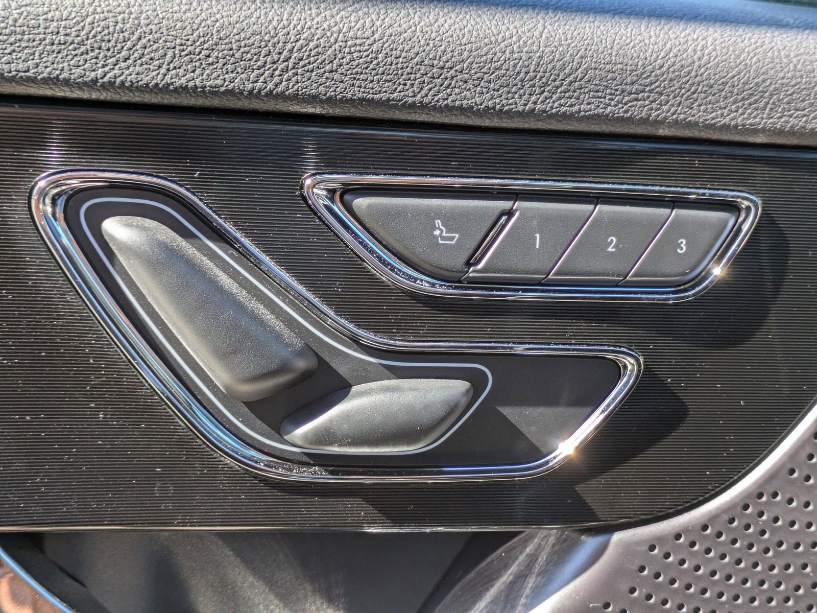 Certified 2025 Lincoln Corsair FWD w/ Equipment Group 101A image 21