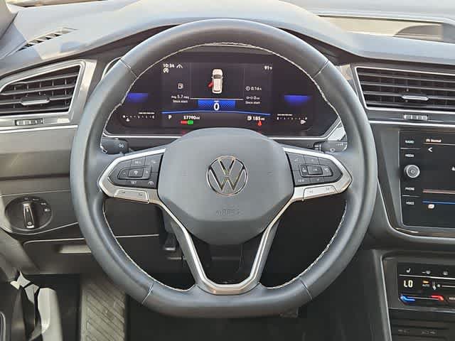 Used 2022 Volkswagen Tiguan SE w/ Panoramic Sunroof Package AWD/4WD image 21