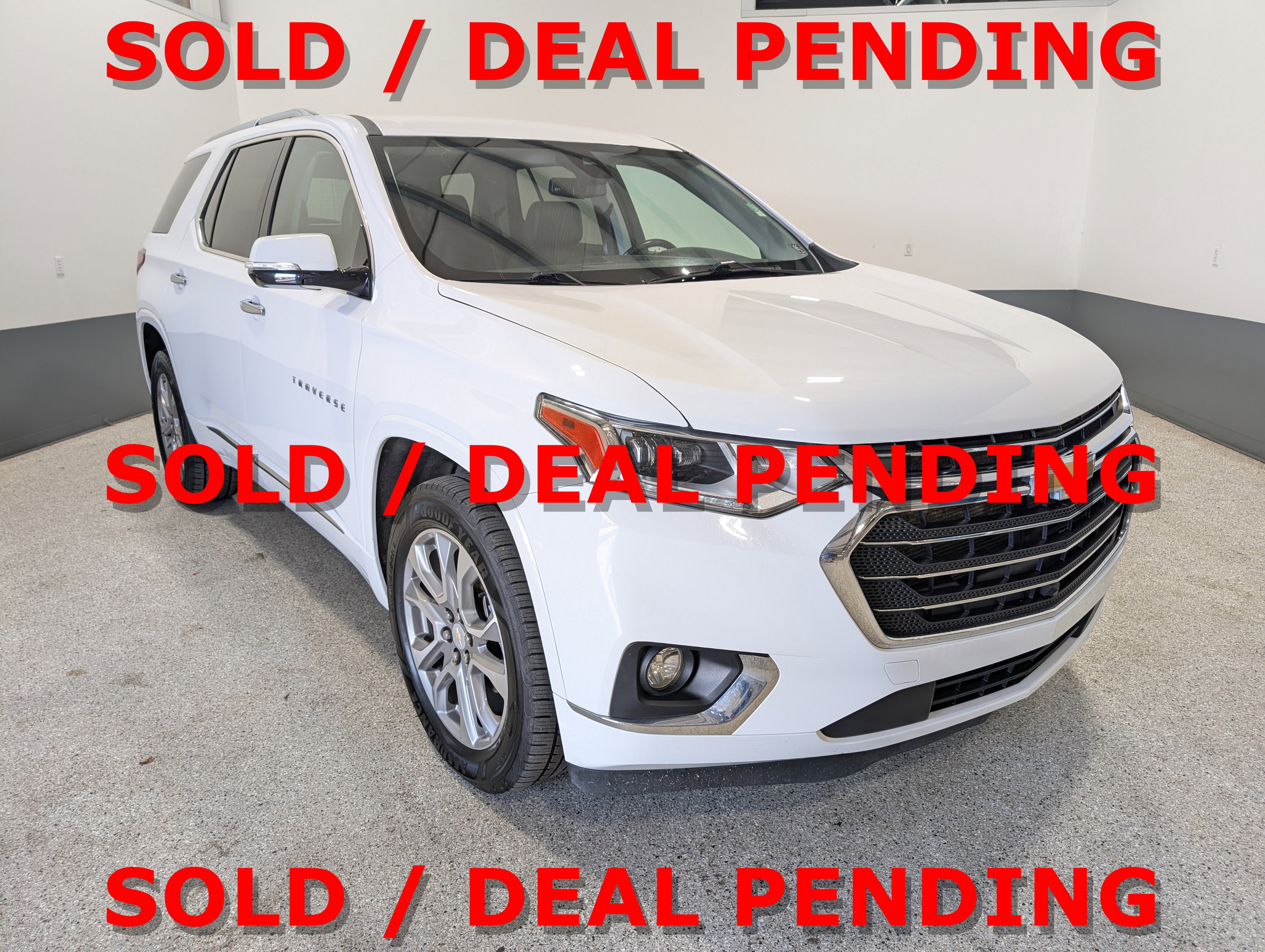 Used 2020 Chevrolet Traverse Premier image 1