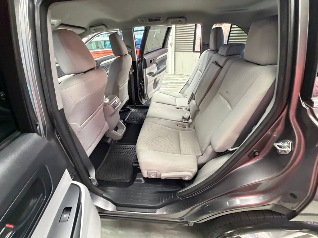Used 2015 Toyota Highlander LE image 49