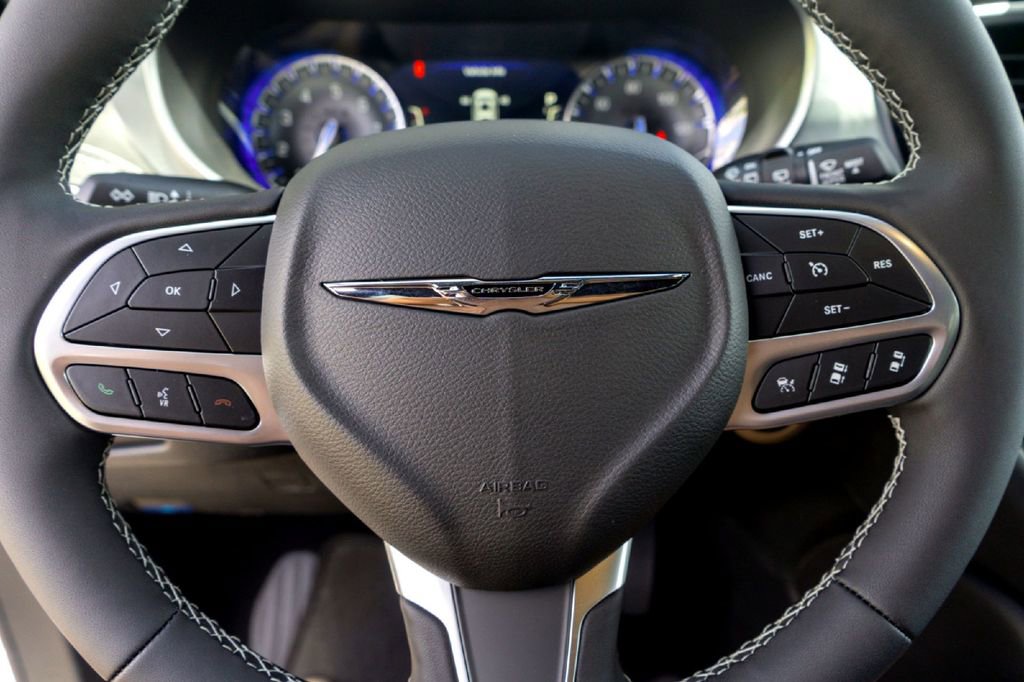 New 2026 Chrysler Pacifica Limited FWD image 12