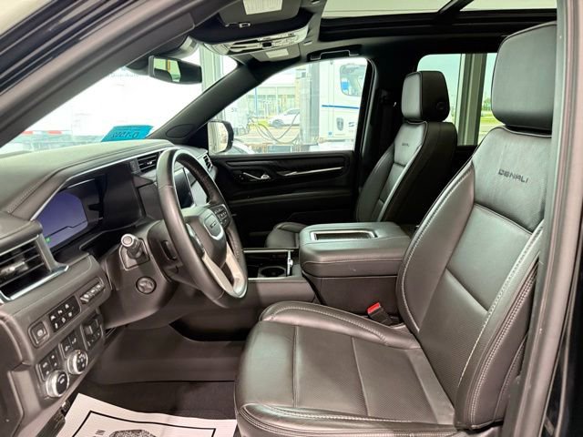 Used 2023 GMC Yukon XL Denali image 12